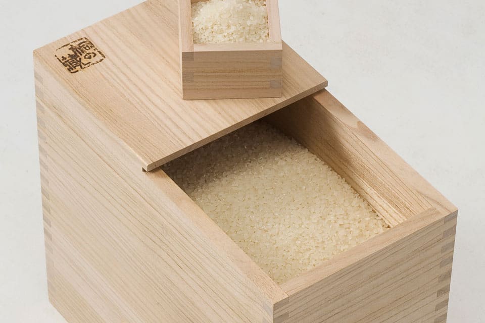 生地仕上げと焼き桐仕上げ