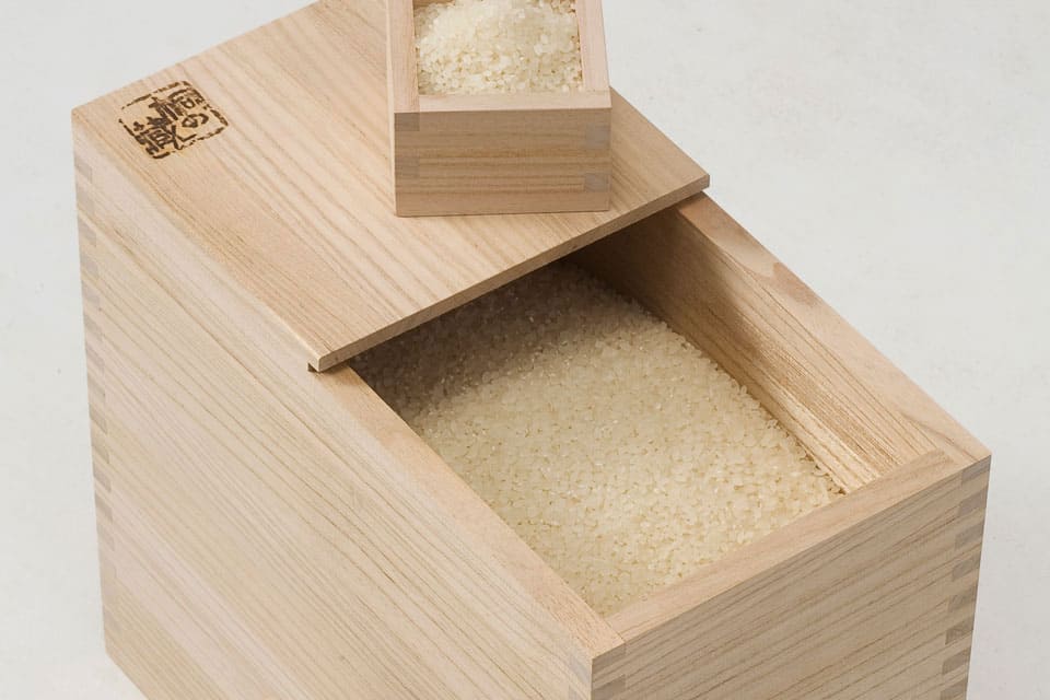 20㎏の米びつに、20㎏のお米を入れても余裕のある内寸