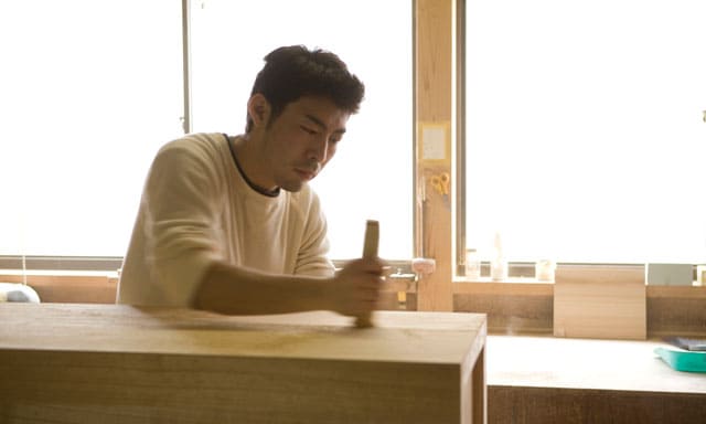 加茂桐たんす 塗り師 石山 達仁